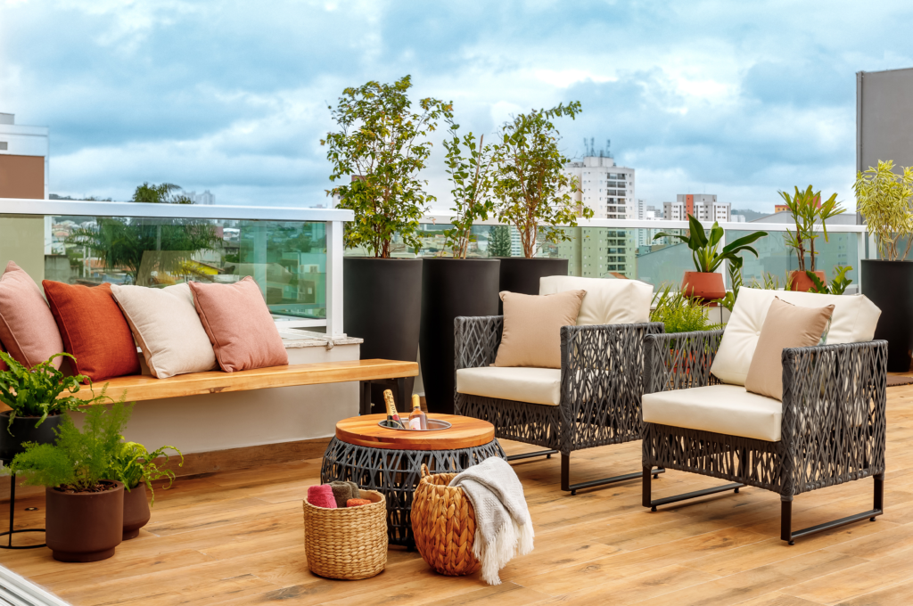 Decoração com plantas na varanda